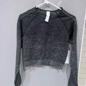 Fabletics Women's medium workout crop Gray Long Sleeve Top athletic